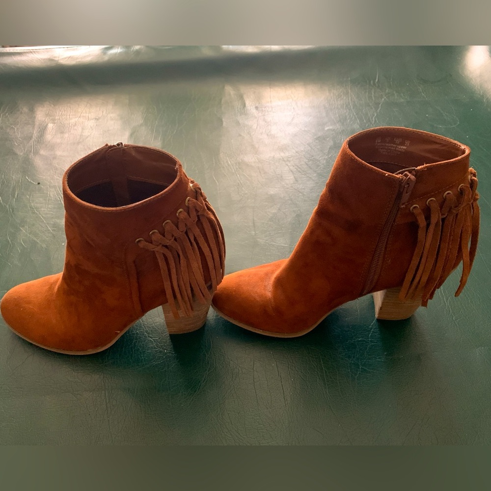Burnt orange/brown suede ankle boots with fringe